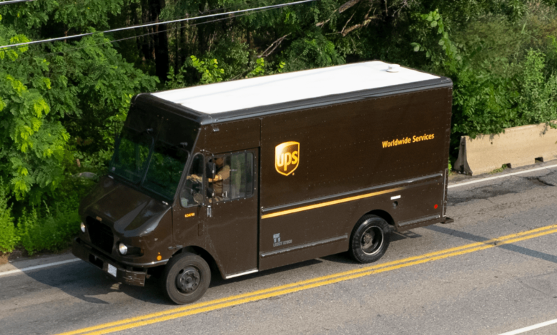 Empleados de UPS aprueban contrato de 5 años