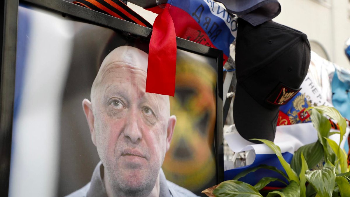 En medio del secretismo y fuertes medidas de seguridad, entierran al general Prigozhin