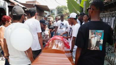 Entre lágrimas y rosas, Cali da el último adiós al hermano asesinado de Jorelyn Carabalí