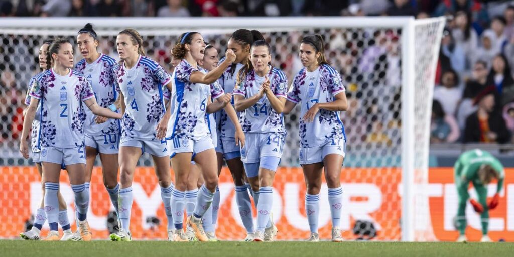 España golea a Suiza y ya está en cuartos