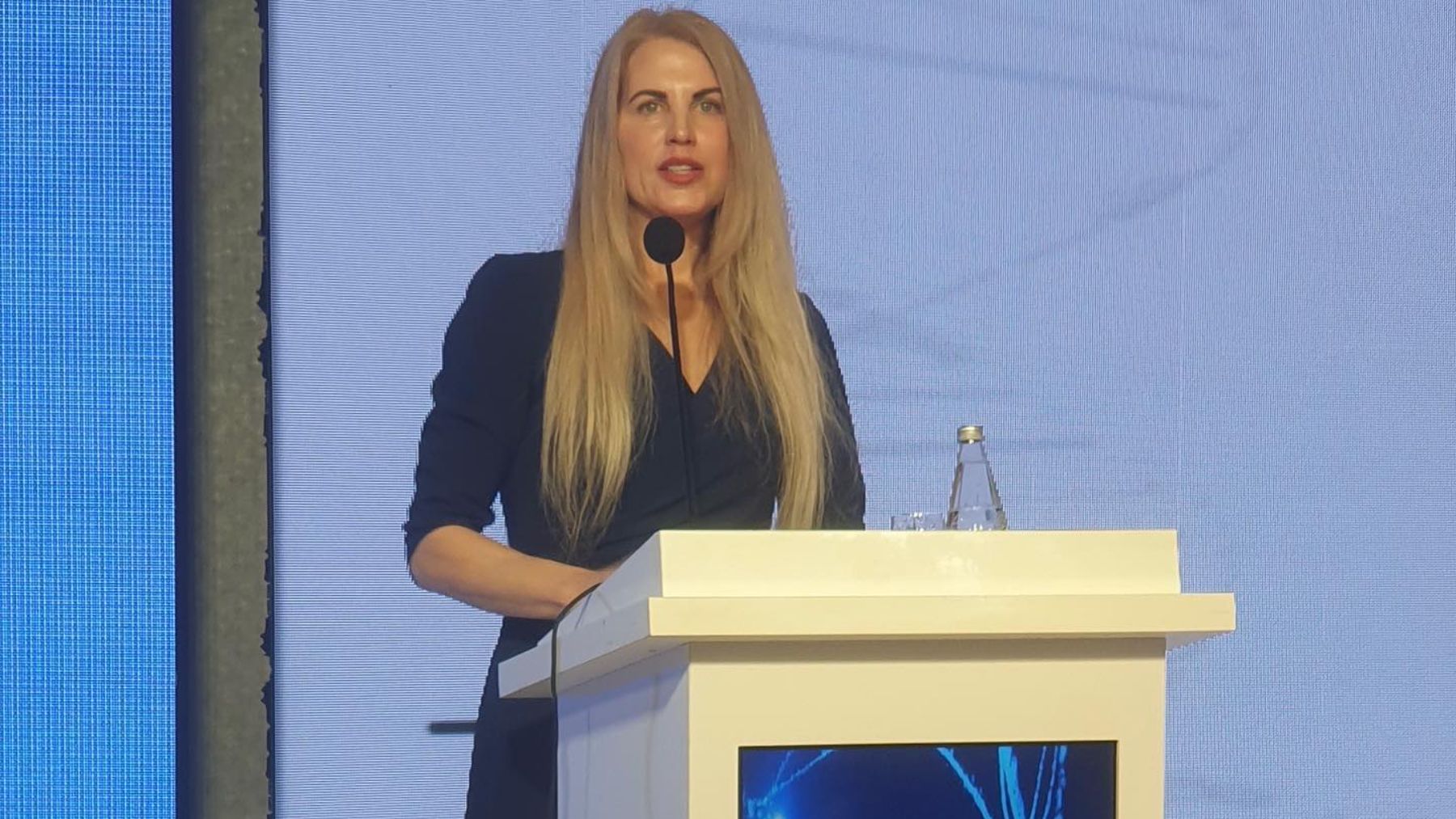 Esta mujer tiene 51 años cronológicos y 21 biológicos gracias a un revolucionario tratamiento