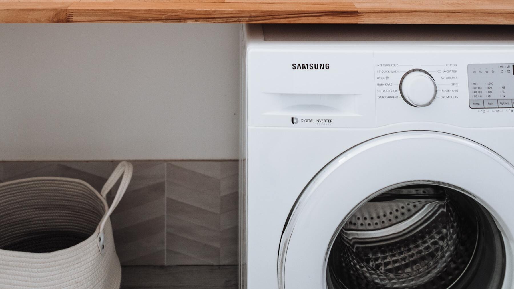 Este es el truco infalible para quitar el moho de la goma de la lavadora