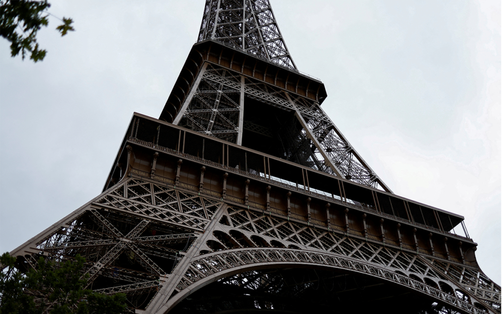 Evacúan la Torre Eiffel y alrededores por alerta de bomba