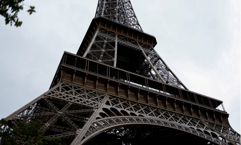 Evacúan la Torre Eiffel y alrededores por alerta de bomba
