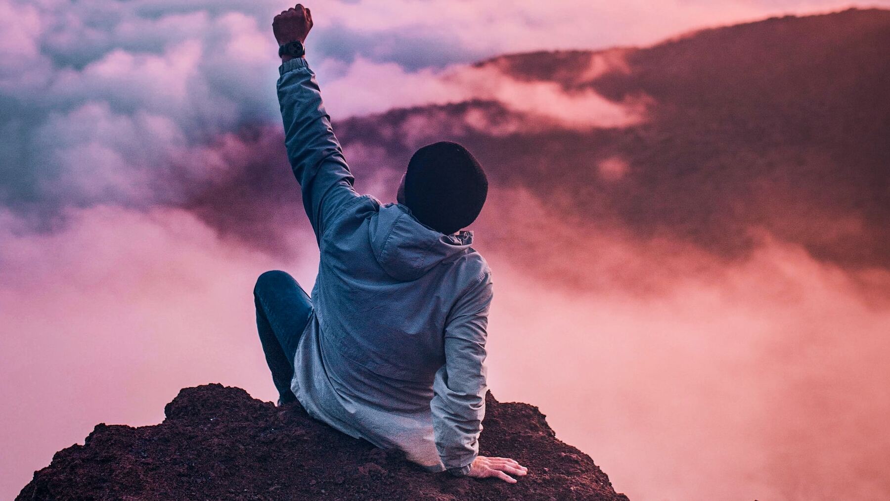 Harvard publica una lista de hábitos que debes seguir para no volverte una persona infeliz