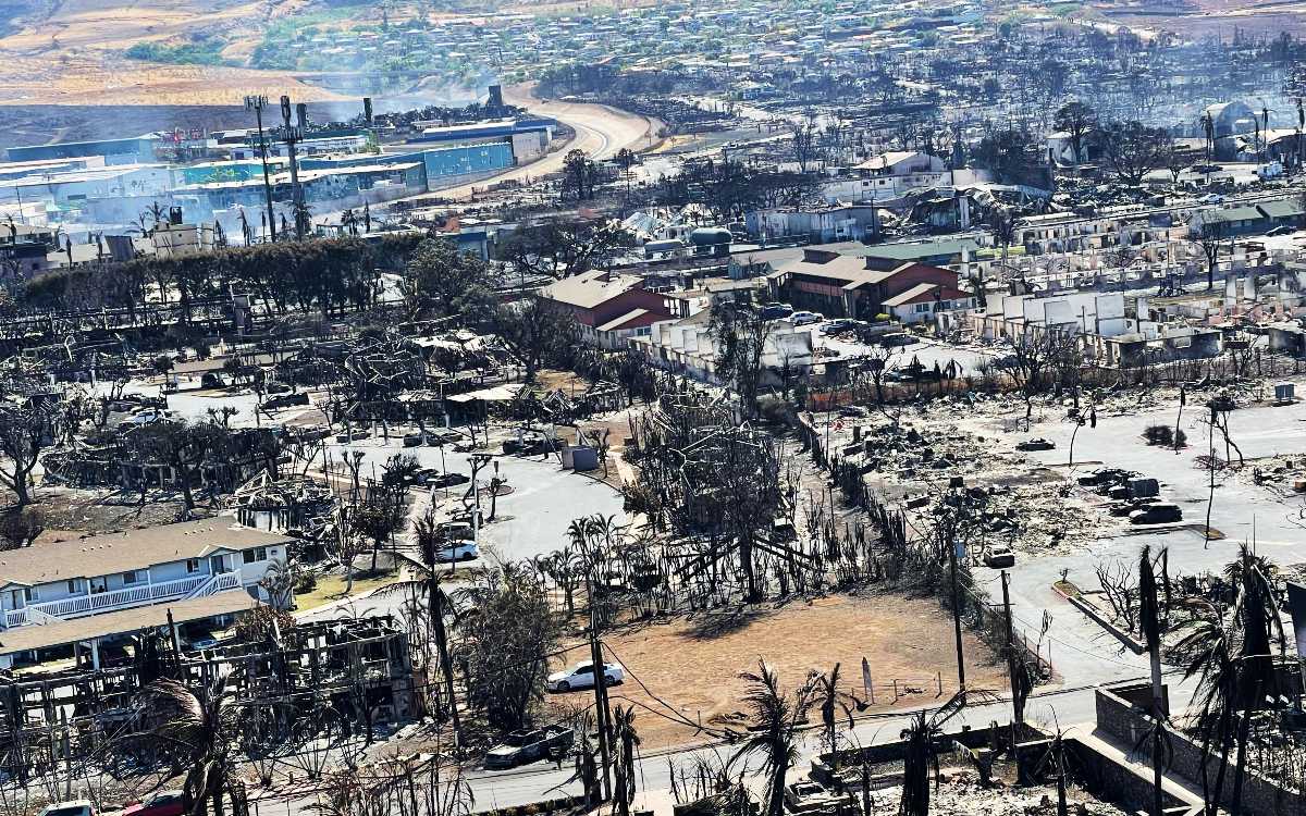 Hawái parece ‘zona de guerra’: van 93 muertos por incendios