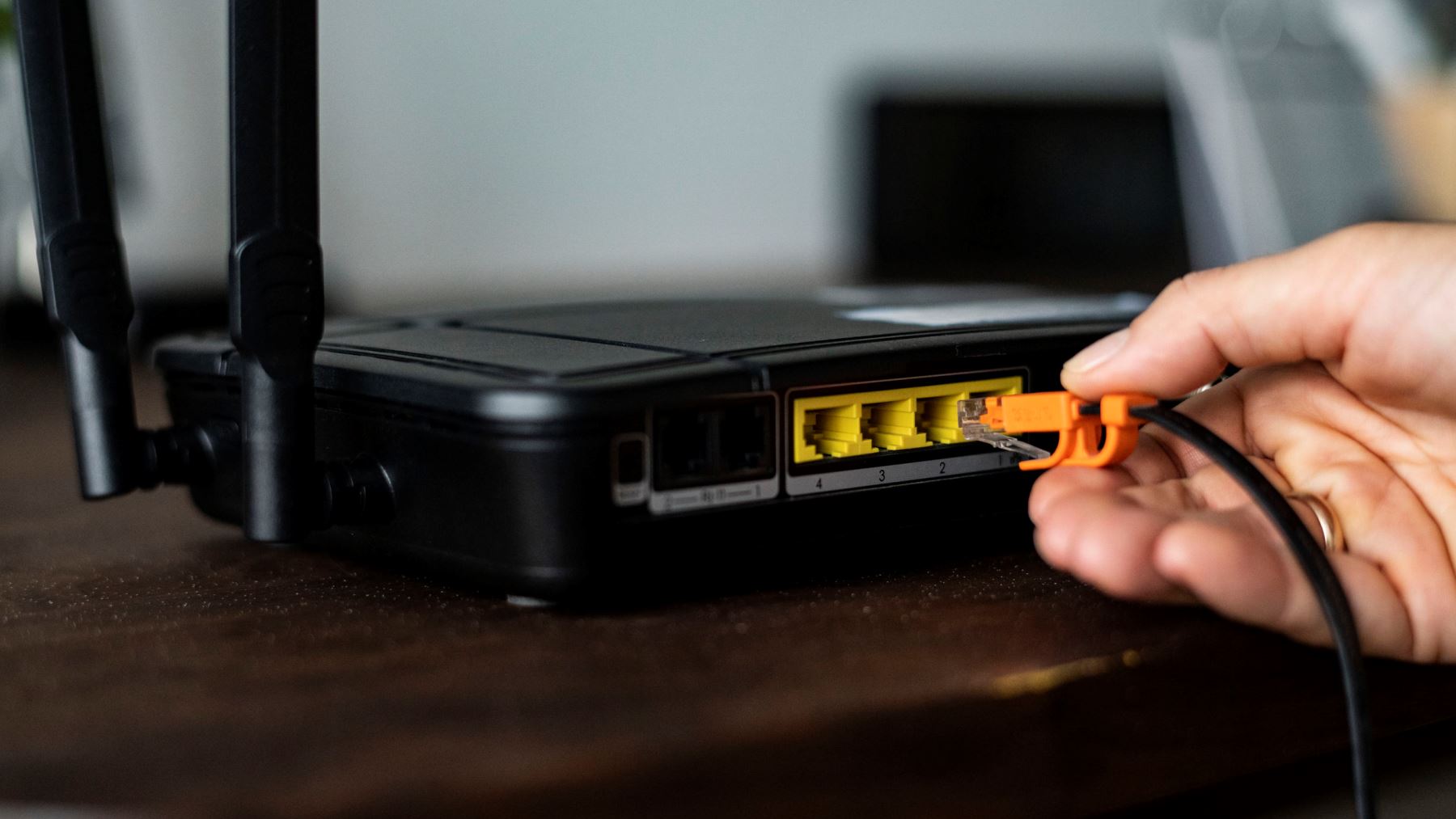 Haz esto inmediatamente con tu router si te vas de vacaciones. No será que no te avisamos