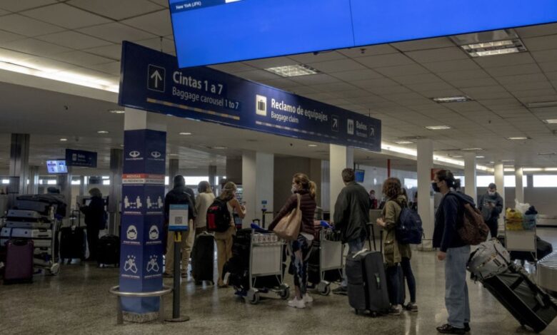 Huelga en aeropuertos deja miles de pasajeros varados en Argentina