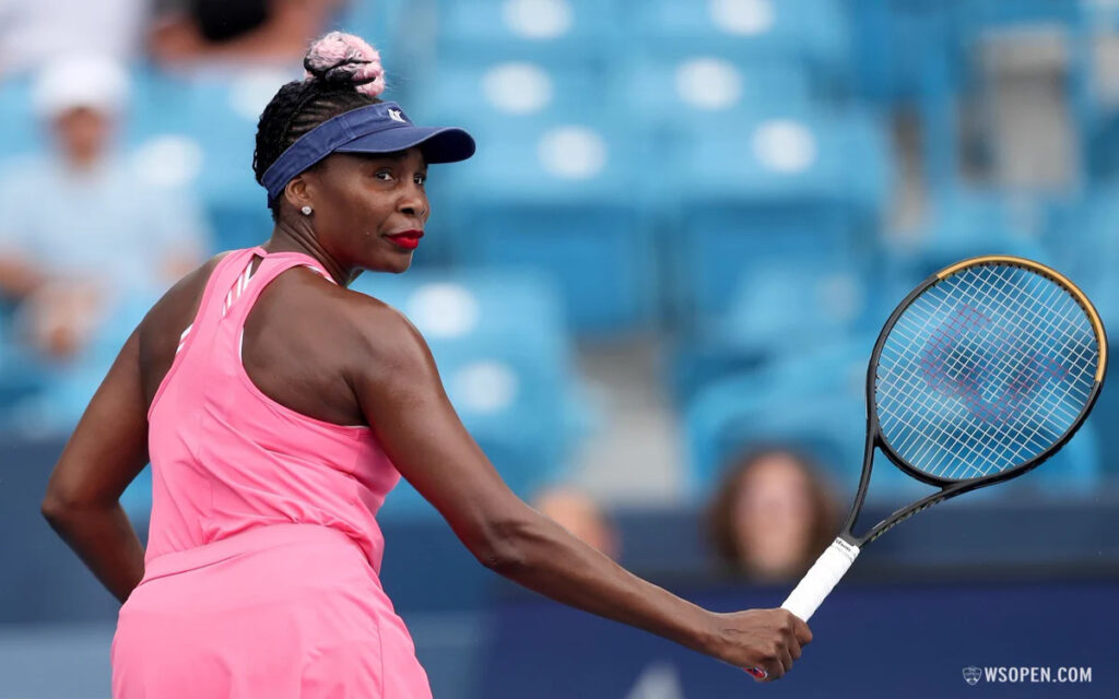 Imparte cátedra Venus Williams, de 43 años, a Veronika Kudermetova, número 16 del mundo | Video