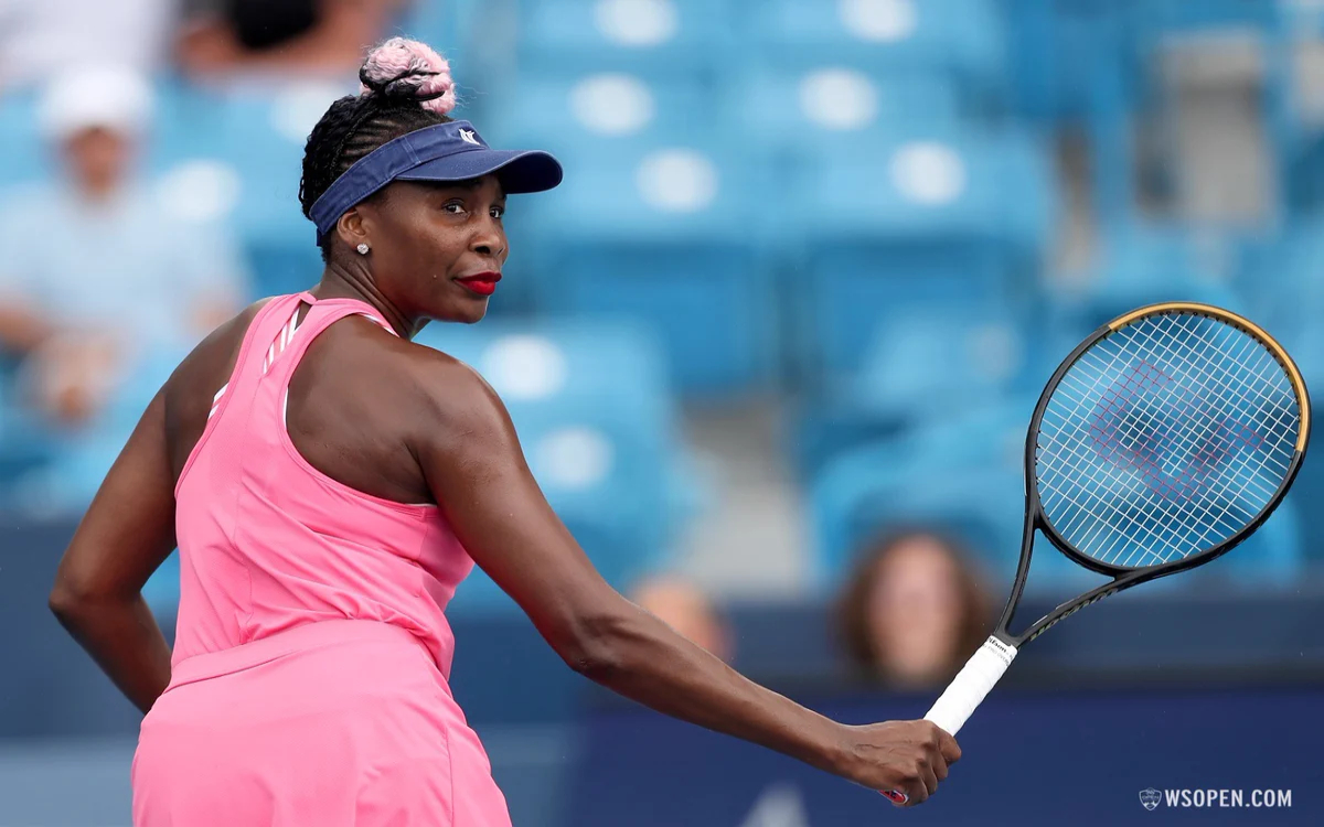 Imparte cátedra Venus Williams, de 43 años, a Veronika Kudermetova, número 16 del mundo | Video