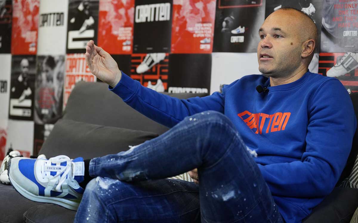 Iniesta apoya a las jugadoras españolas y critica conducta ‘inaceptable’ de Rubiales