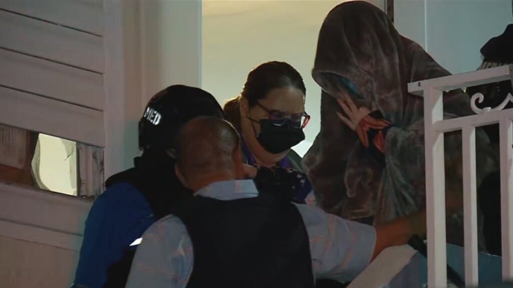 Intervienen con pareja por presunto maltrato contra sus hijas en Aguada