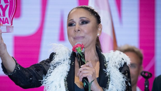 Isabel Pantoja durante la fiesta del Orgullo LGTB en Madrid/ Gtres