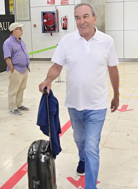 José Luis Perales regresa de viaje / Gtres