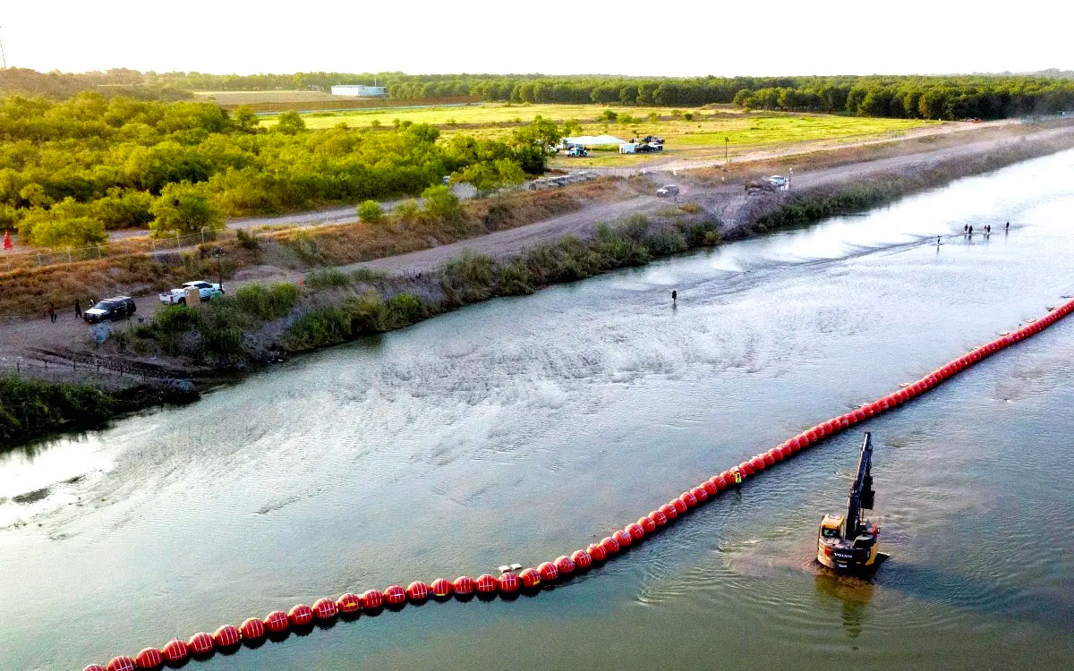 Juez federal ordena a gobierno de Texas retirar boyas de Río Bravo
