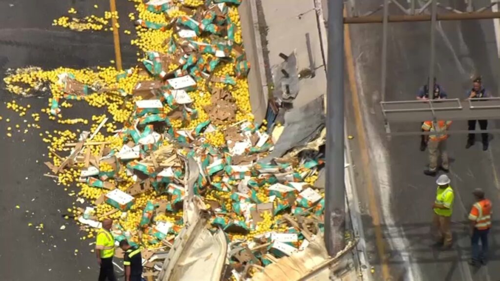 Limones quedan derramados en autopista de Nueva Jersey