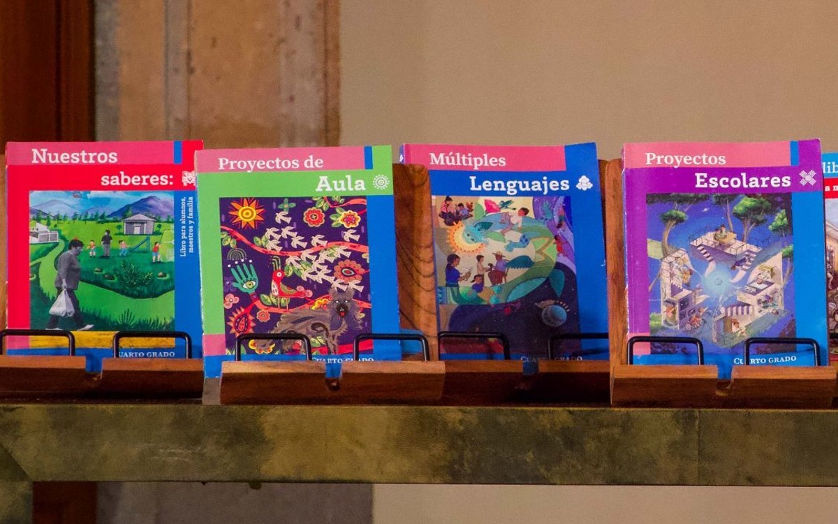 Ministro de la SCJN frena distribución de libros de la SEP en Chihuahua