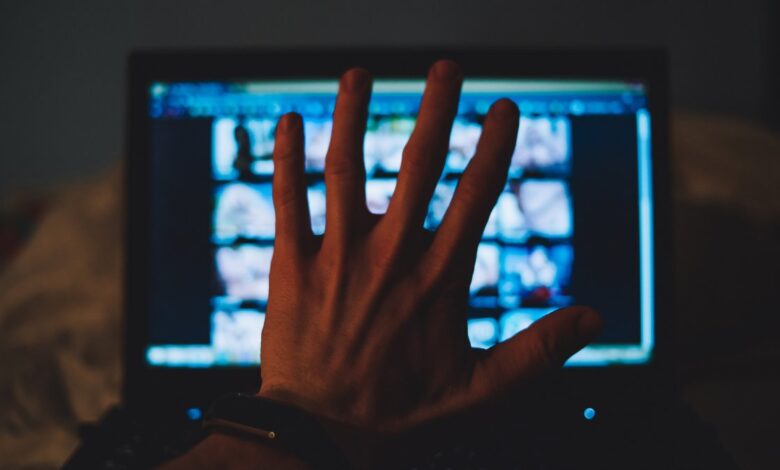 Mujer recibe $1,200 millones por “pornográfica de venganza” en Texas