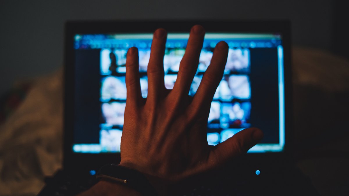 Mujer recibe $1,200 millones por “pornográfica de venganza” en Texas