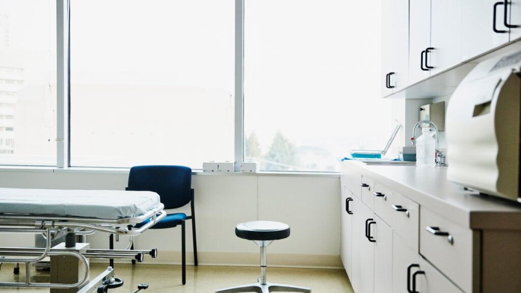 Oncóloga de Nueva York mata a su bebé y luego se suicida