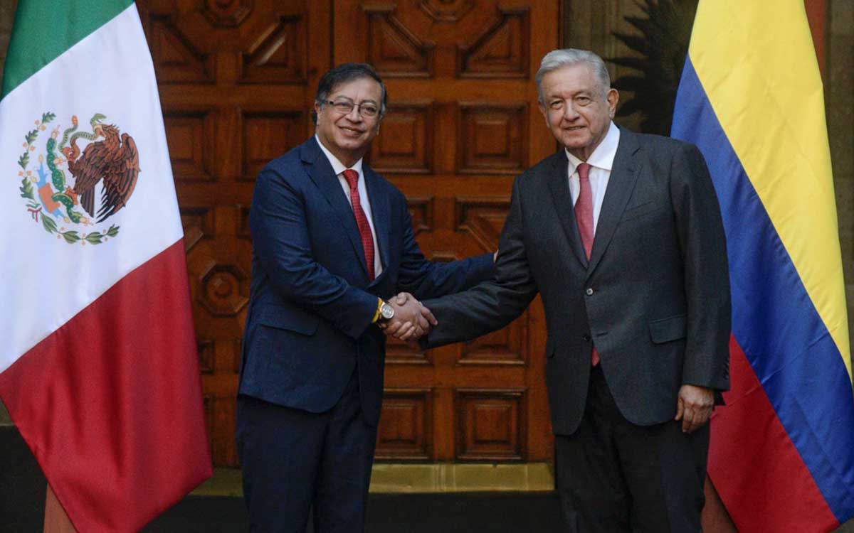 Piden ‘dejar atrás enfoque bélico’ en cumbre de AMLO y Petro sobre drogas