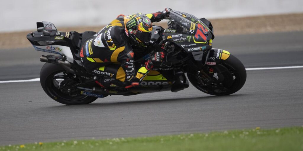 Pole y costalazo para Bezzecchi en un infernal Silverstone