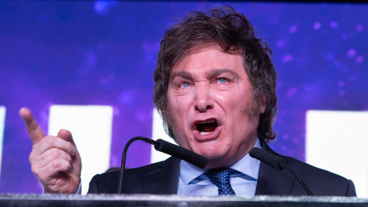 Quién es Javier Milei, el candidato más votado en las primarias presidenciales en Argentina