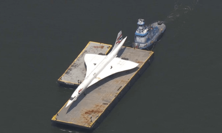 Retiran el jet Concorde del Museo Intrepid de NY para restaurarlo
