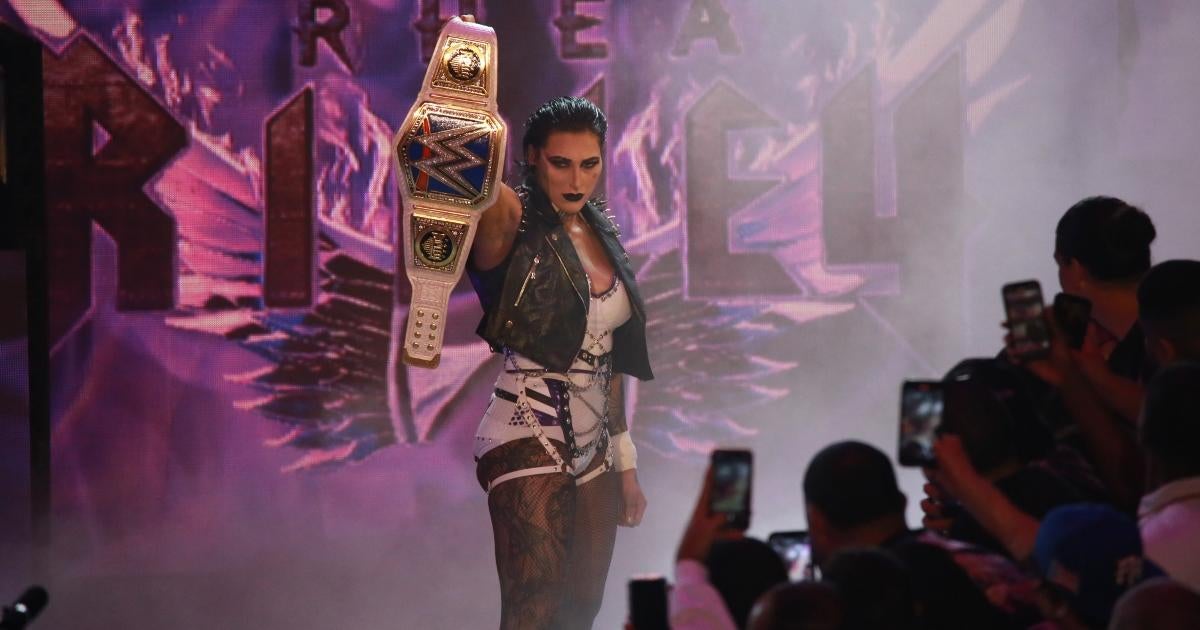 Rhea Ripley de WWE se compromete con AEW Star