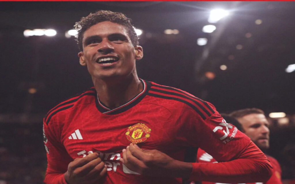 Salva Raphael Varane a los Red Devils en Old Trafford | Video