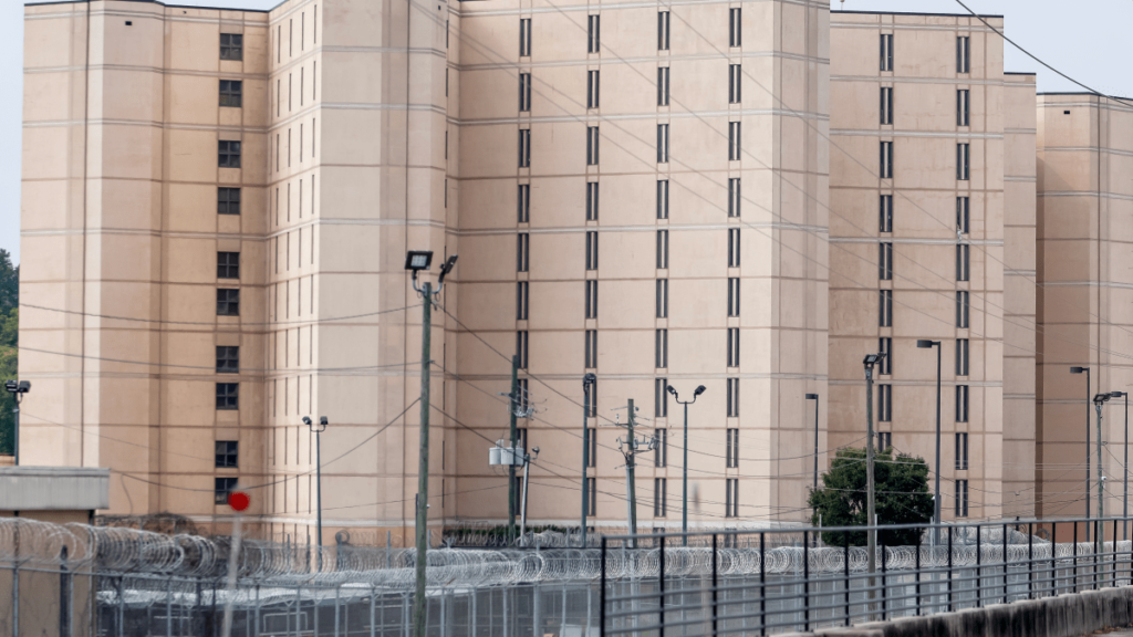 Se entrega Scott Hal en cárcel de Georgia