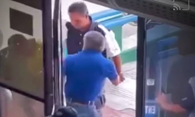 Señalan a encargado de farmacia del IMSS de agredir a manifestante que exigía medicamentos