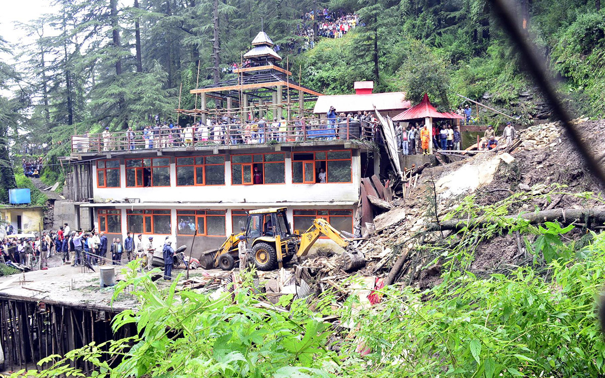 Suman al menos 50 personas muertas por lluvias al norte de India