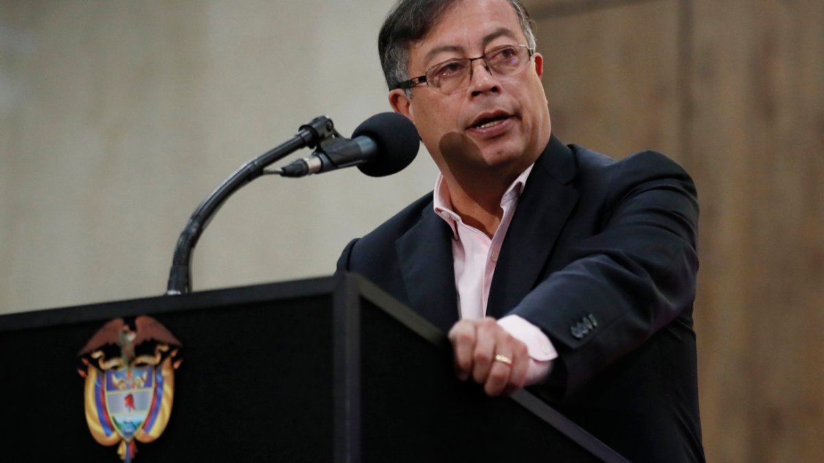 Tambalea Petro en Colombia: su propio hijo reveló que hubo dinero ilícito en su campaña