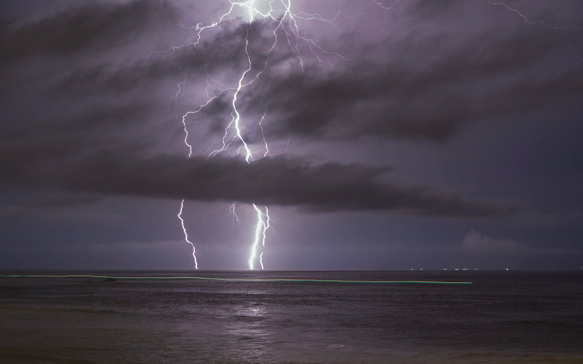 Tormentas causan estragos en este de EU y ruptura de glaciar en Alaska arrasa viviendas