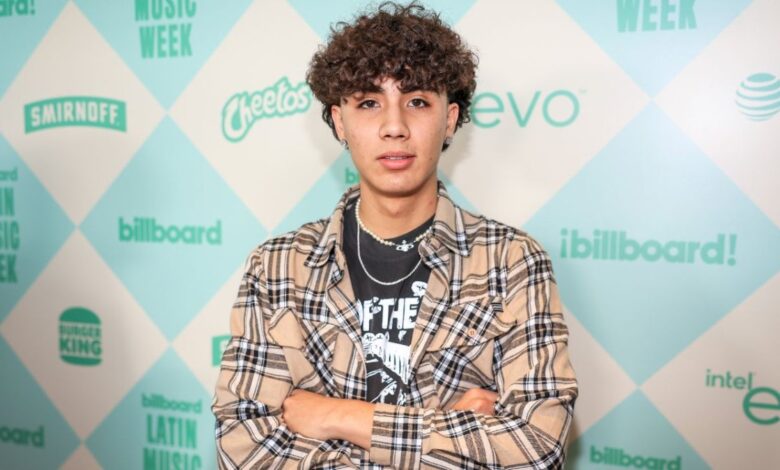 “Un lenguaje romántico”: DannyLux canta con estilo californiano música regional mexicana