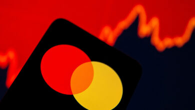 Visa y Mastercard planean subir comisiones de tarjetas de crédito: WSJ