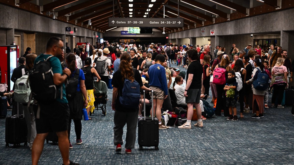 Vuelos de Southwest y American asisten con evacuaciones en Maui