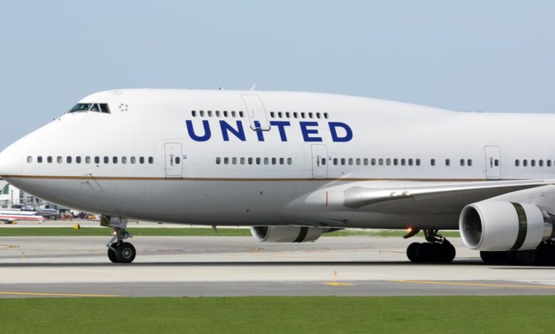 acusan a piloto de United por destruir barrera de estacionamiento