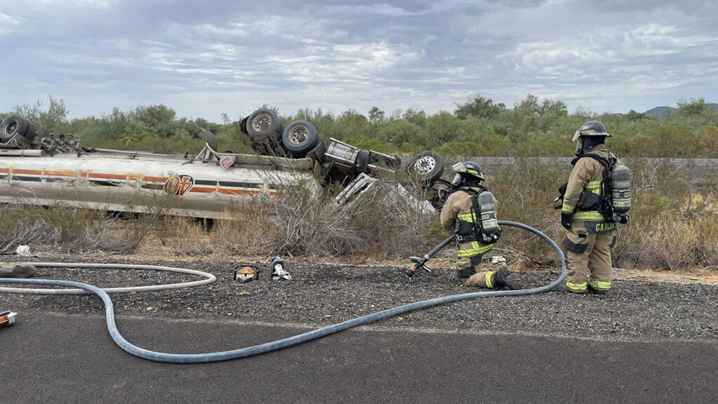 derrame de 8,000 galones de diésel en la I-10 tras accidente de semirremolque en Tonopah