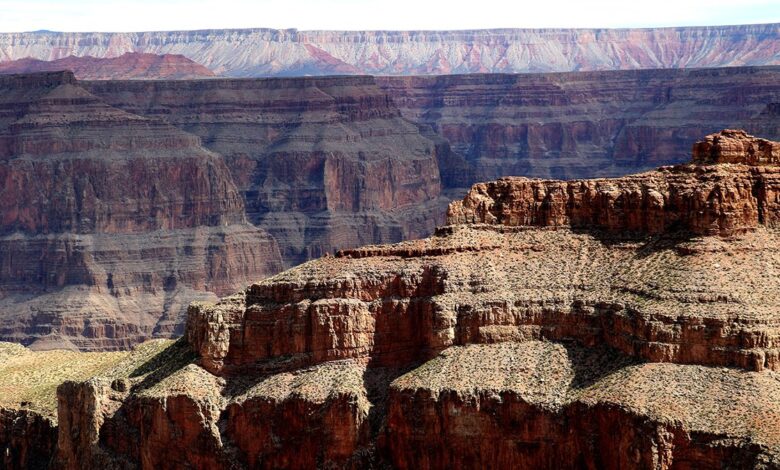 un muerto y más de 50 heridos en volcadura de autobús turístico en Grand Canyon West
