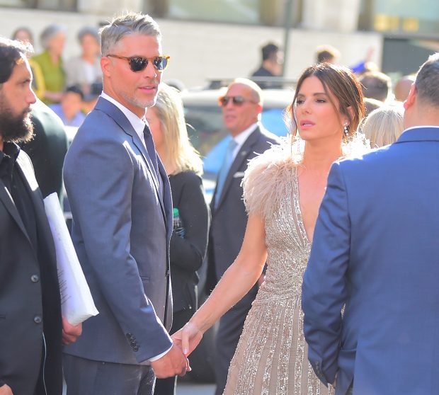 Sandra Bullock y Bryan Randall en una premier / Gtres