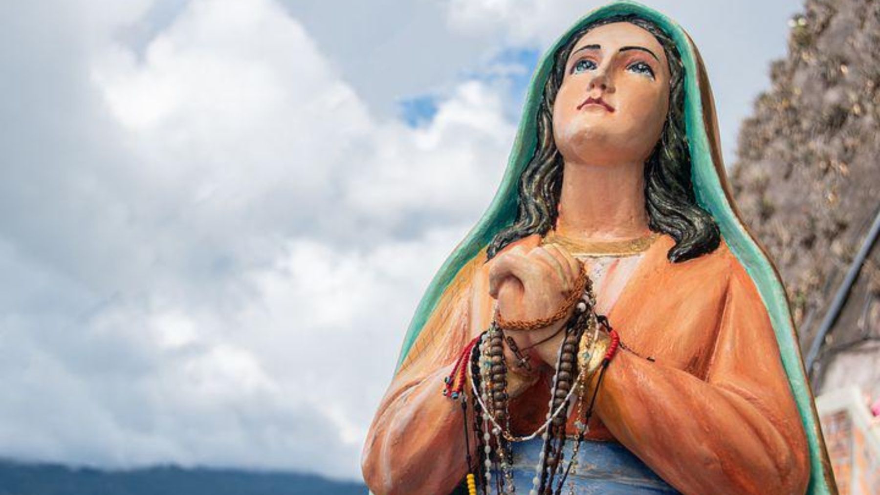 ¿Dónde es festivo el 15 de agosto de 2023 y qué comunidades hacen puente?