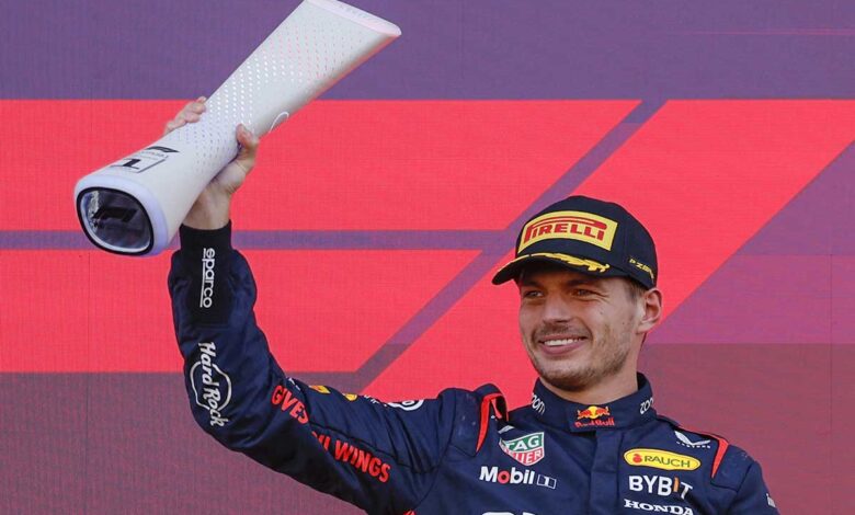 F1: Verstappen arrasa en Japón y 'Checo' se retira en la vuelta 15
