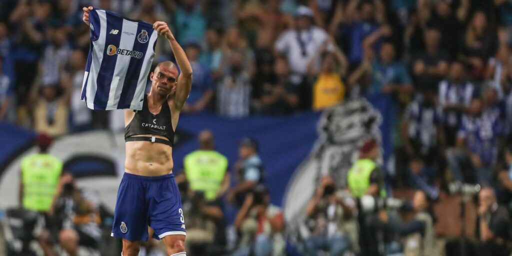 2-0: Nico no juega, Di María se sale y Pepe la lía en el título del Benfica ante el Porto