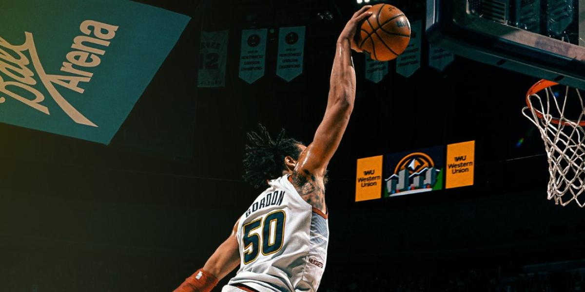 Aaron Gordon se hace una cadena con el mejor mate de la temporada 2022-23