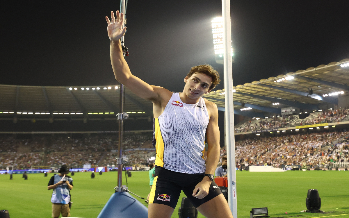 Armand Duplantis vuela en Eugene e impone un nuevo récord mundial | Video