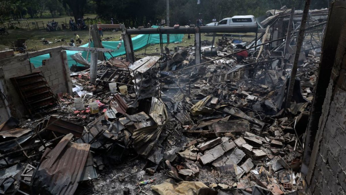 Atentado con bombas deja muertos y heridos en una estación de policía en Colombia