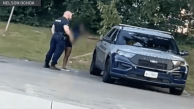 Bajo investigación policía por conducta sospechosa con mujer en patrulla en Maryland