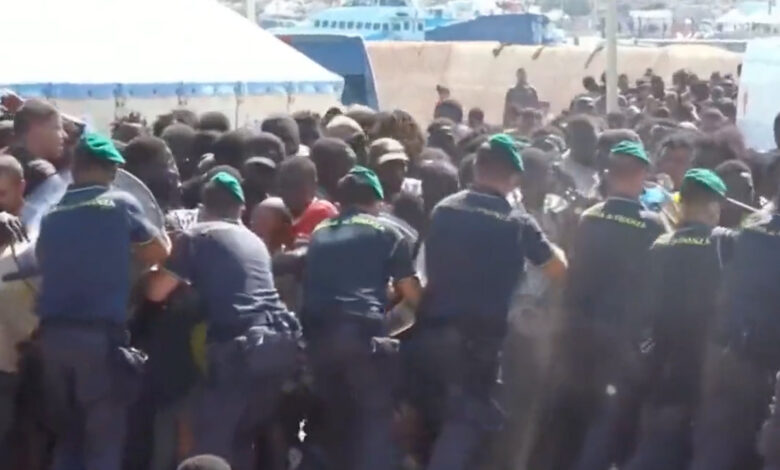 Caos en Lampedusa: Llegan más de 6 mil migrantes a la isla | Videos